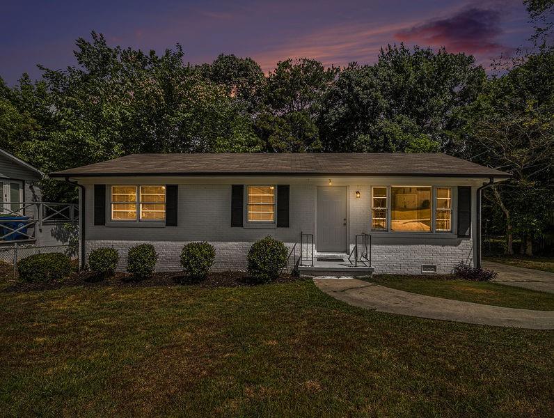 3453 Eisenhower Circle, Atlanta, Georgia image 4