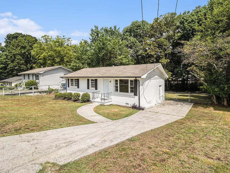 3453 Eisenhower Circle, Atlanta, Georgia image 2