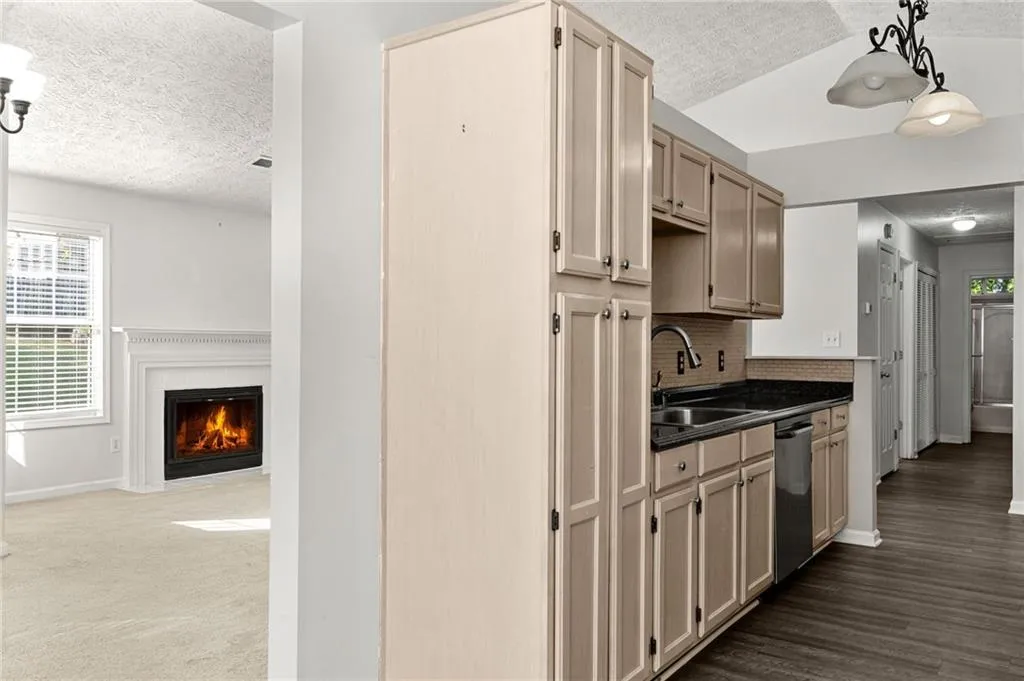 Woodstock, Georgia 30188, United States, 3 Bedrooms Bedrooms, ,2 BathroomsBathrooms,Residential,Pending,110075