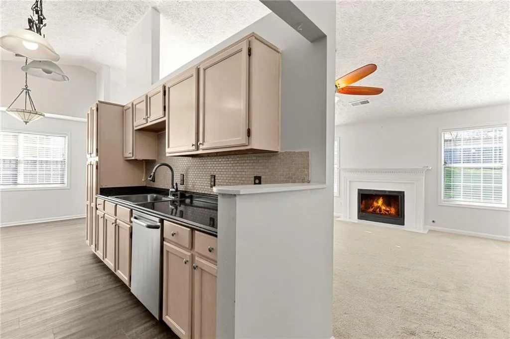 Woodstock, Georgia 30188, United States, 3 Bedrooms Bedrooms, ,2 BathroomsBathrooms,Residential,Pending,110075