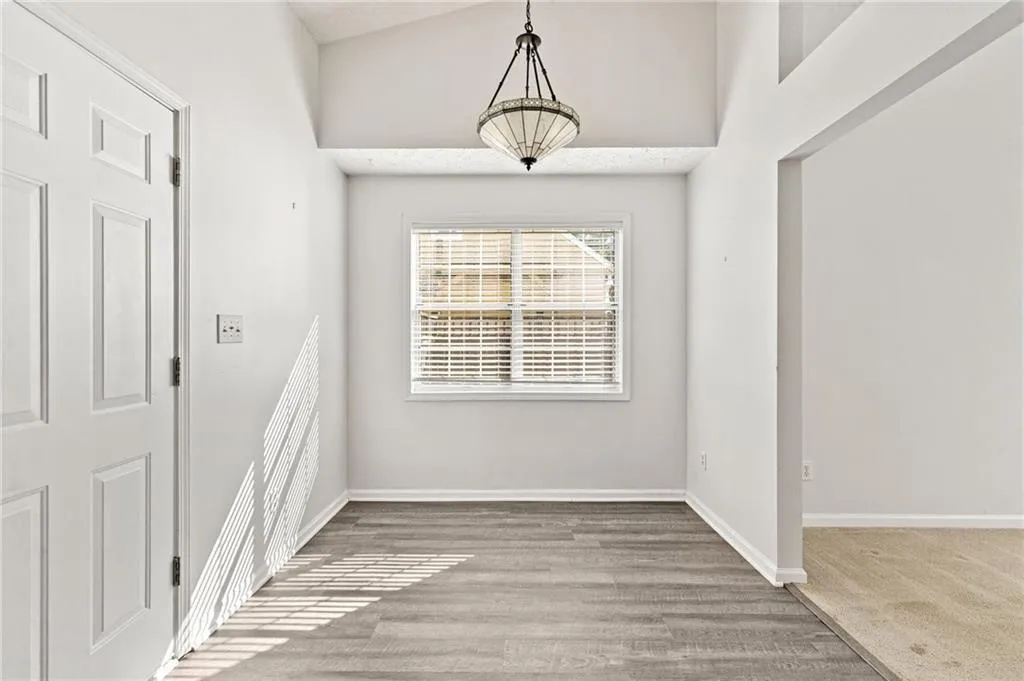 Woodstock, Georgia 30188, United States, 3 Bedrooms Bedrooms, ,2 BathroomsBathrooms,Residential,Pending,110075