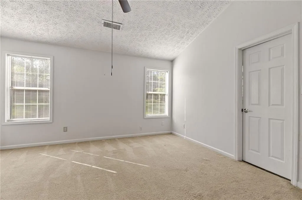 Woodstock, Georgia 30188, United States, 3 Bedrooms Bedrooms, ,2 BathroomsBathrooms,Residential,Pending,110075