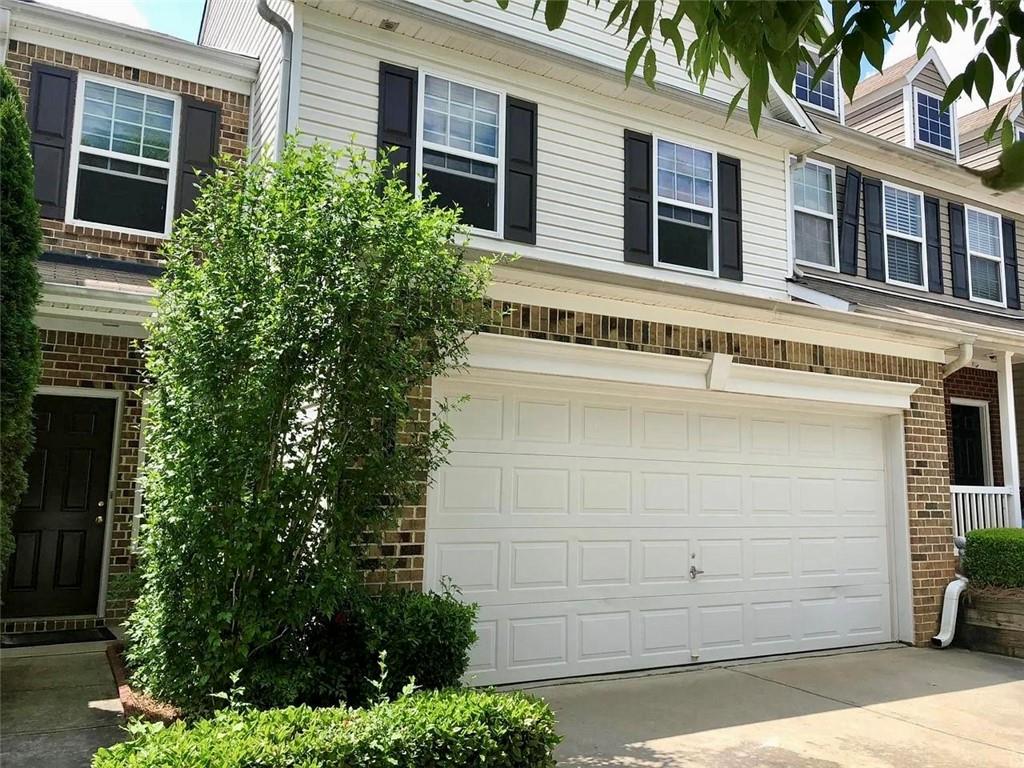 This is a beautiful three-bedroom, two-and-a-half-bathroom townhouse located in Alpharetta, Georgia, off Exit 12 (McFarland Pkwy.) on the GA 400 freeway. It is situated in the elegant WEATHERSTONE subdivision; Hardwood flooring throughout. The home comes with a stainless refrigerator, stove, and microwave. The master bedroom offers a double vanity, soaking tub, separate shower, and walk-in closet, as well as a two-car garage.
The property is minutes away from shopping centers, banks, and much more.
The property is served by excellent Forsyth County schools:
• Brandywine Elementary School
• DeSana Middle School
• Denmark High School
Amenities include a swimming pool with green space. It is also minutes from Fowler Park, the Greenway, and the new shopping development, Halcyon.
Monthly rent is $2,300 with a $2,000 security deposit.