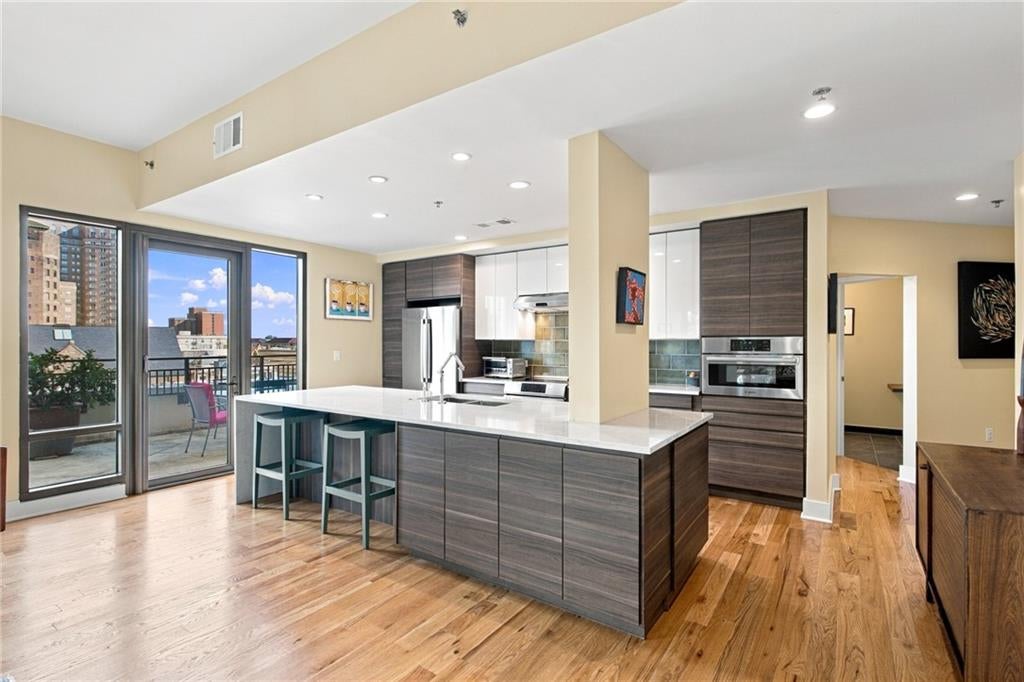 565 Peachtree Street NE 702