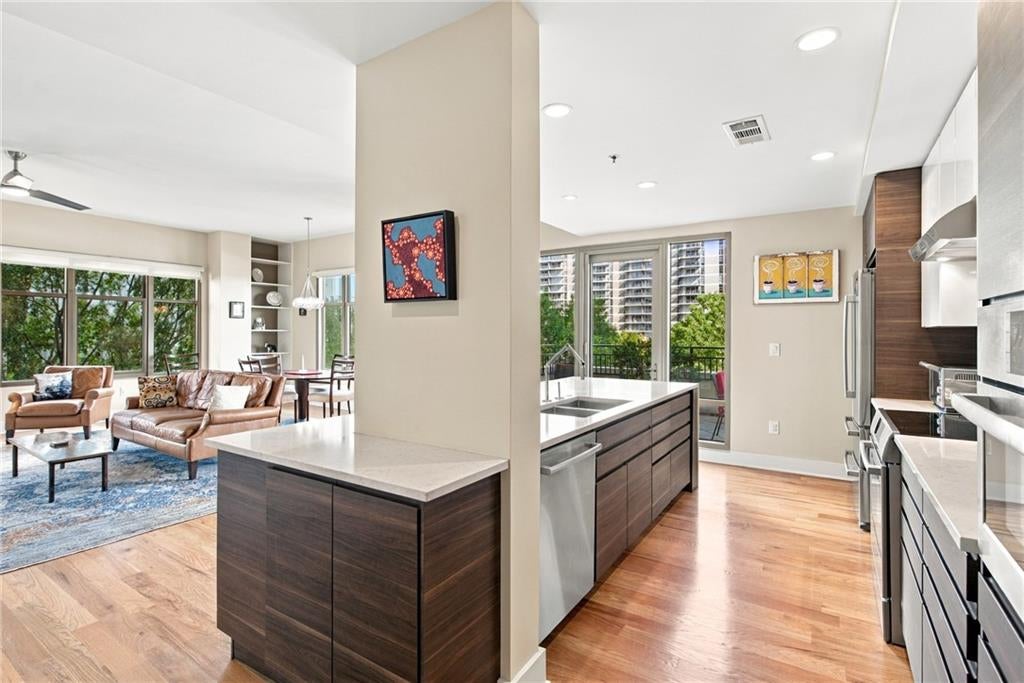 565 Peachtree Street NE 702