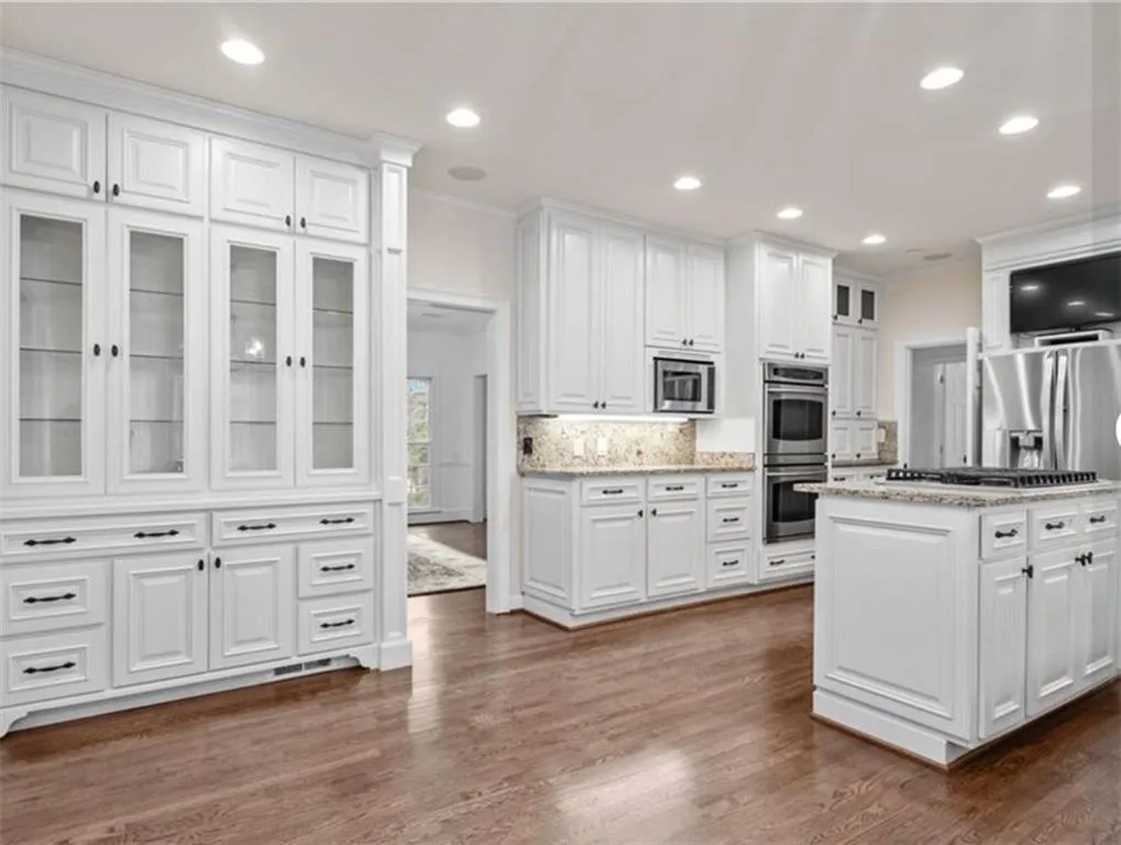 Sandy Springs, Georgia 30350, United States, 4 Bedrooms Bedrooms, ,4 BathroomsBathrooms,Residential,Active,159009