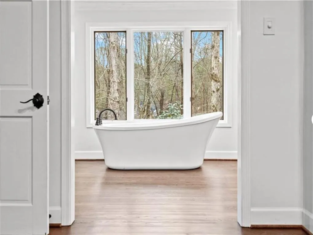 Sandy Springs, Georgia 30350, United States, 4 Bedrooms Bedrooms, ,4 BathroomsBathrooms,Residential,Active,159009