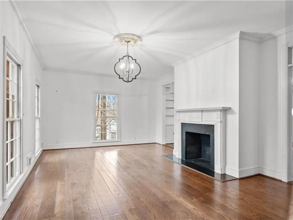 Sandy Springs, Georgia 30350, United States, 4 Bedrooms Bedrooms, ,4 BathroomsBathrooms,Residential,Active,159009