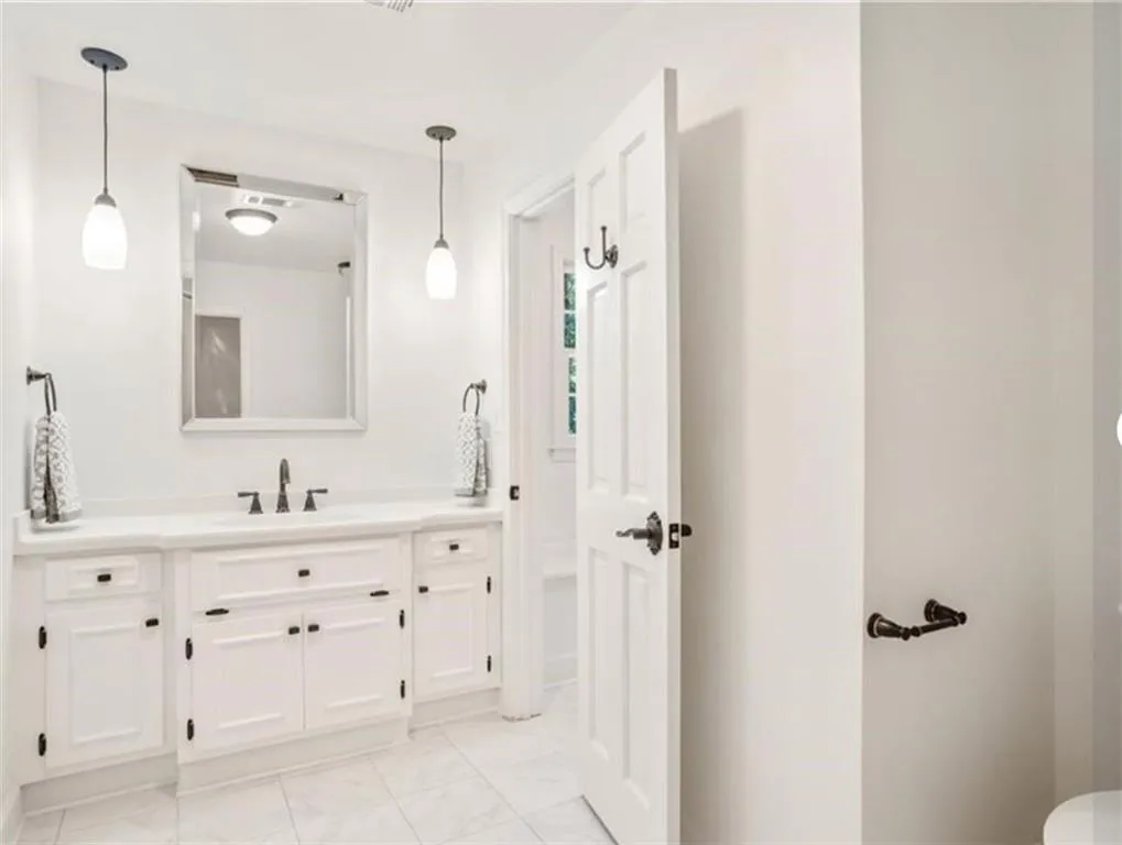 Sandy Springs, Georgia 30350, United States, 4 Bedrooms Bedrooms, ,4 BathroomsBathrooms,Residential,Active,159009