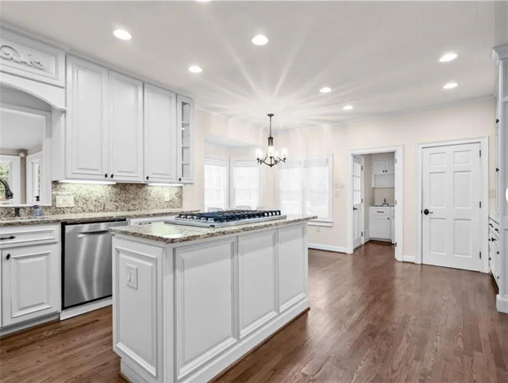 Sandy Springs, Georgia 30350, United States, 4 Bedrooms Bedrooms, ,4 BathroomsBathrooms,Residential,Active,159009