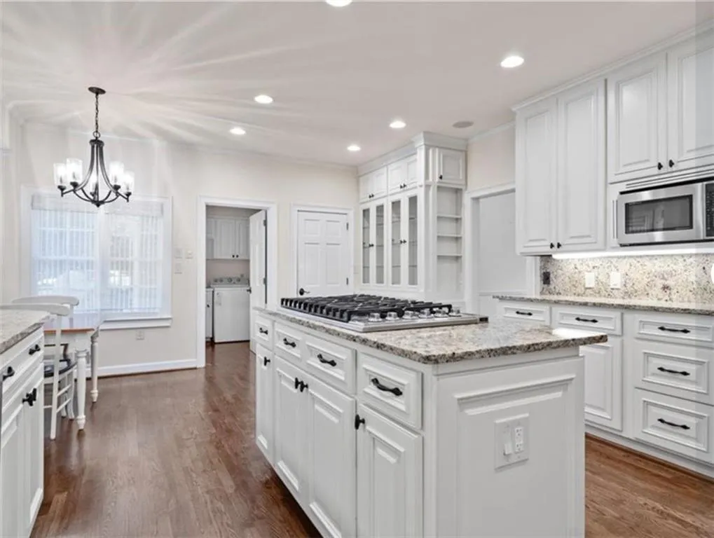 Sandy Springs, Georgia 30350, United States, 4 Bedrooms Bedrooms, ,4 BathroomsBathrooms,Residential,Active,159009