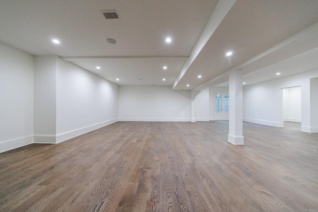 Tuxedo Park - Residential