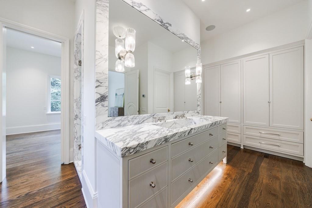 Tuxedo Park - Residential