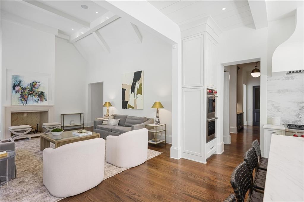 Tuxedo Park - Residential