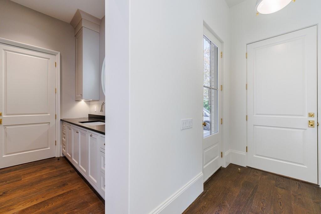 Tuxedo Park - Residential