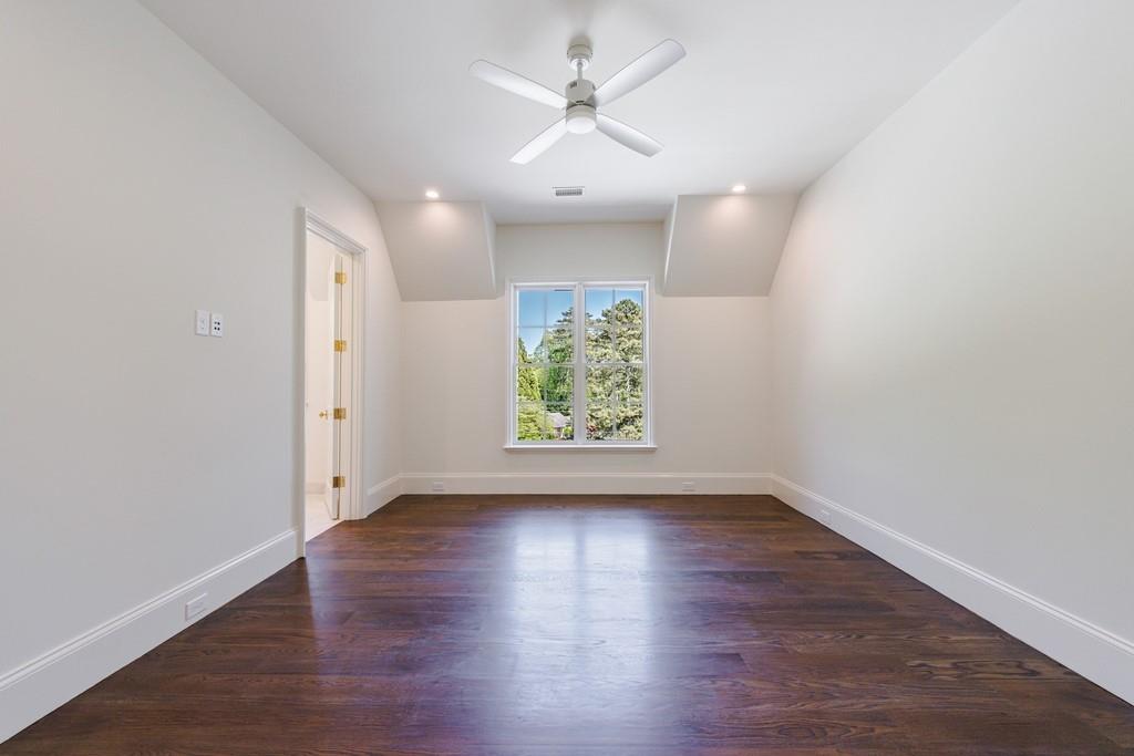 Tuxedo Park - Residential