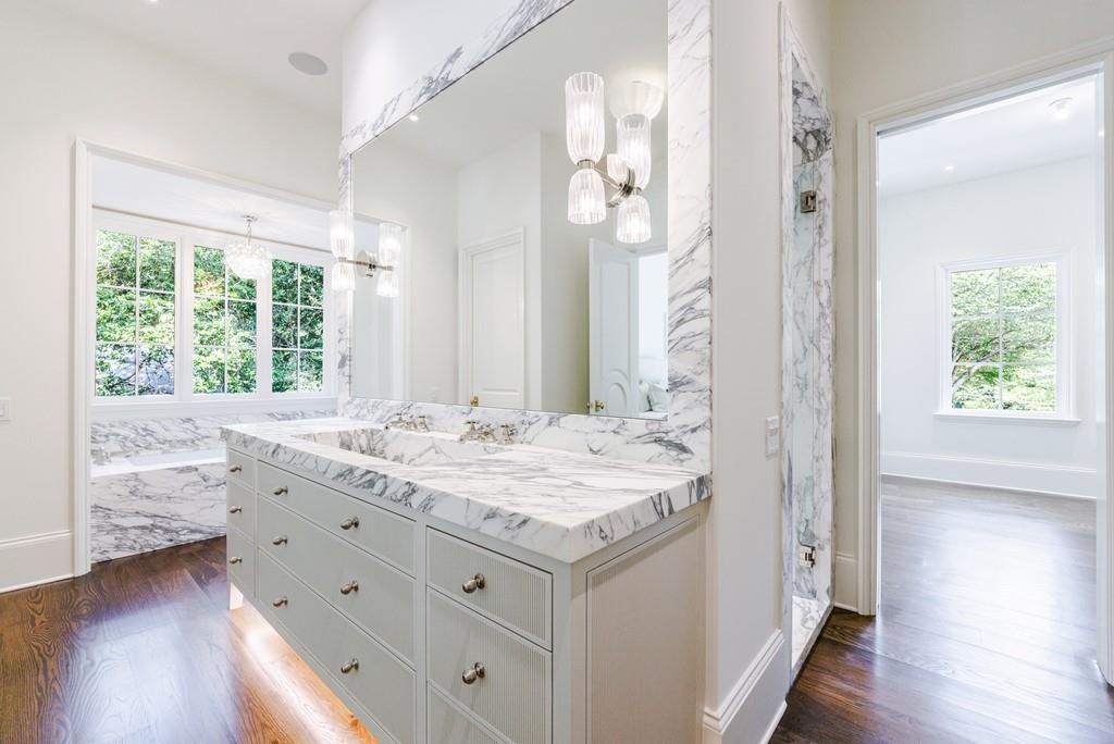 Tuxedo Park - Residential