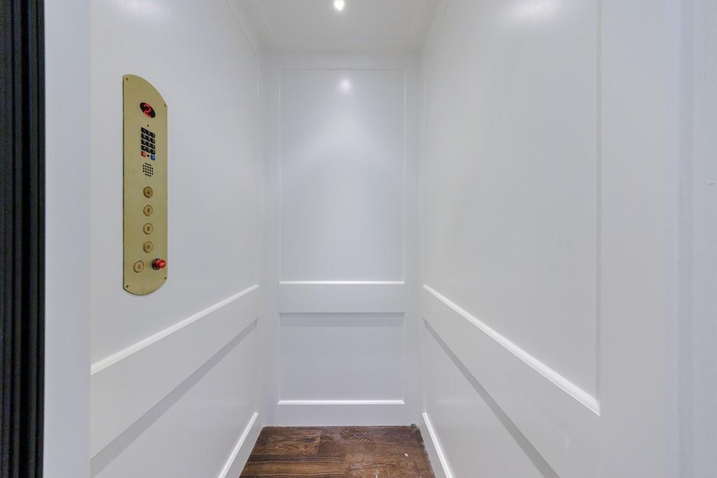 Tuxedo Park - Residential
