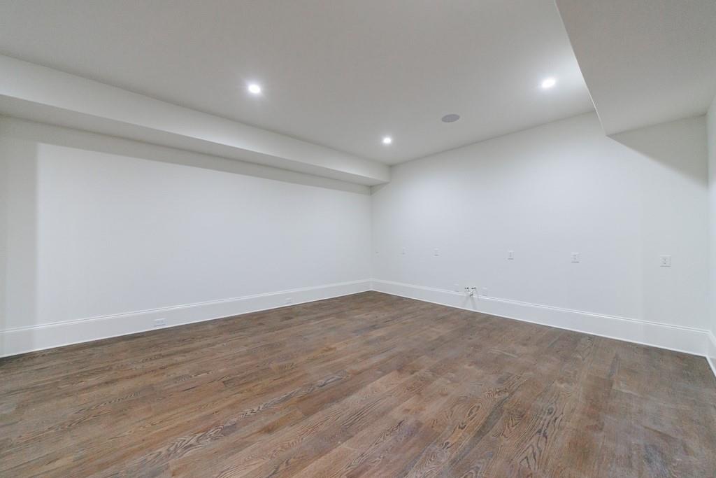 Tuxedo Park - Residential