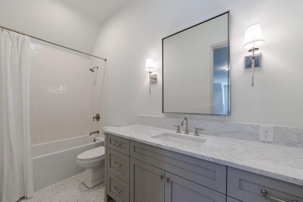 Tuxedo Park - Residential