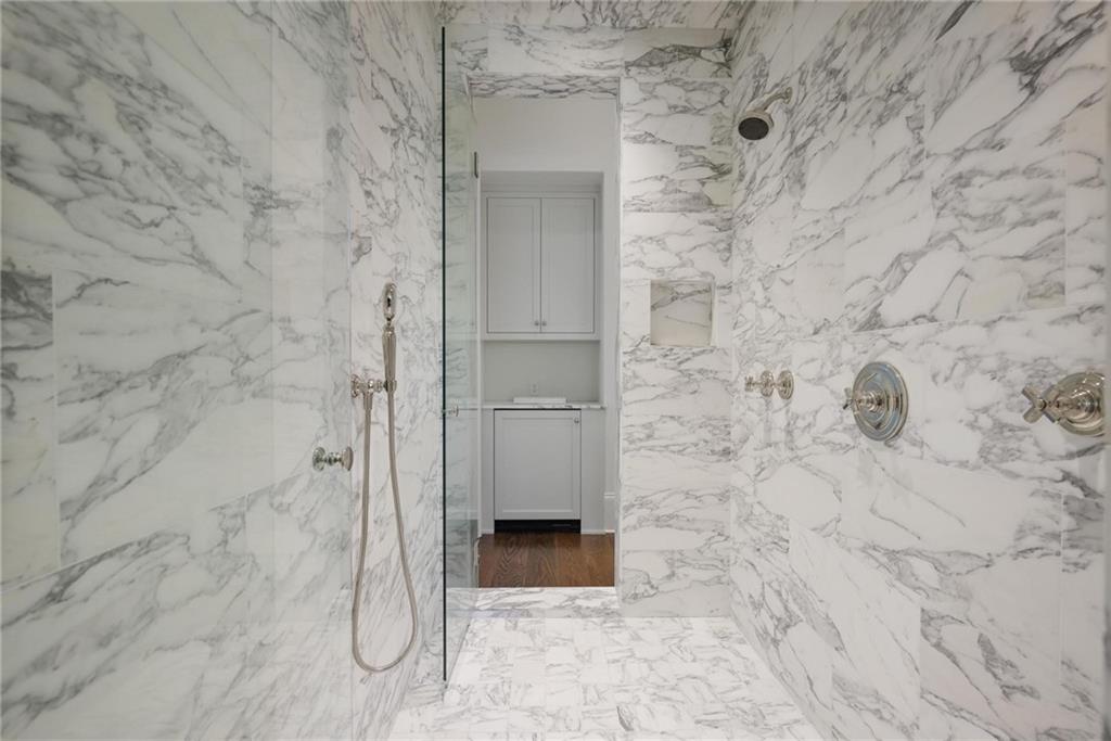 Tuxedo Park - Residential