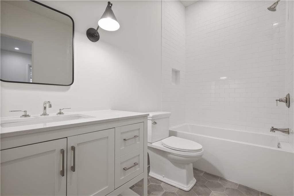 Tuxedo Park - Residential