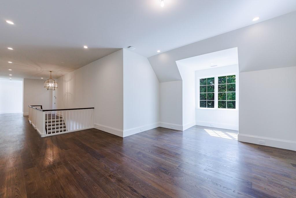 Tuxedo Park - Residential
