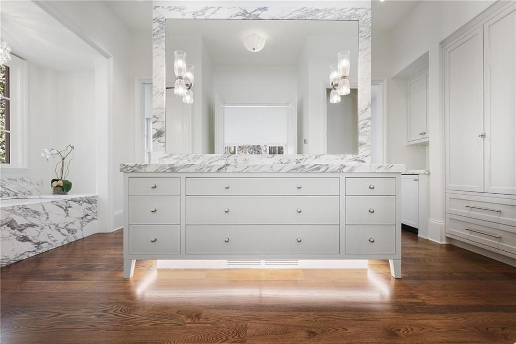 Tuxedo Park - Residential