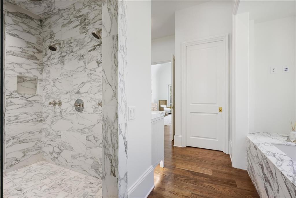 Tuxedo Park - Residential