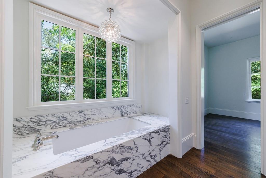 Tuxedo Park - Residential