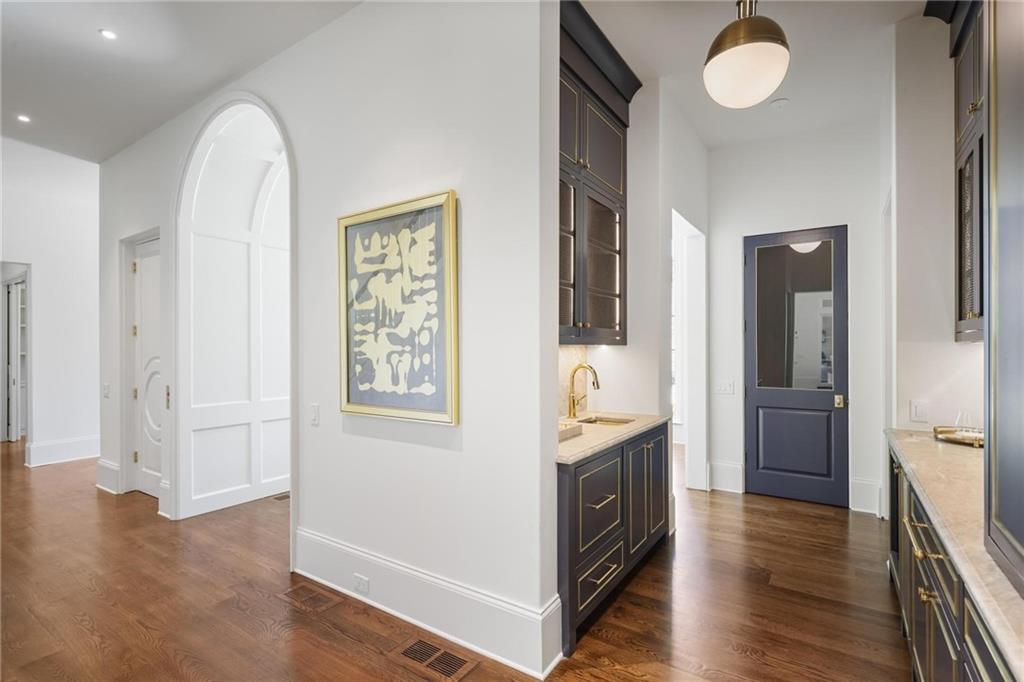 Tuxedo Park - Residential