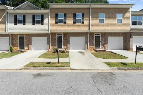Townhouse For Sale - 5016 Lower Elm Street<br/> Atlanta, GA 30349