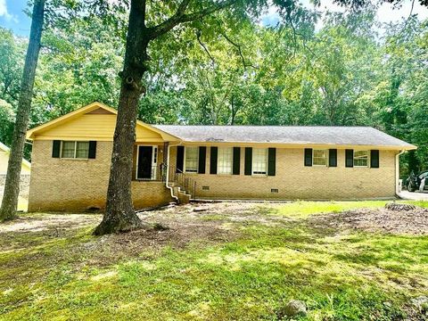 574 HORSESHOE Circle SW Lilburn GA 30047