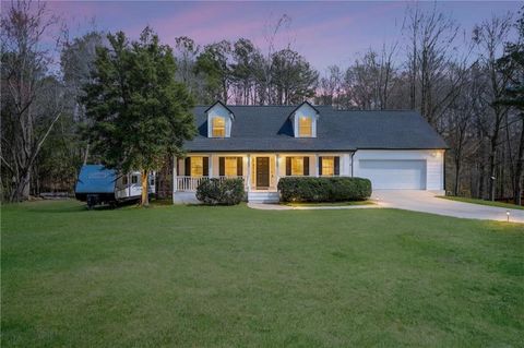 Homes For Sale - 879 Spring Oak Court<br/> Loganville, GA 30052