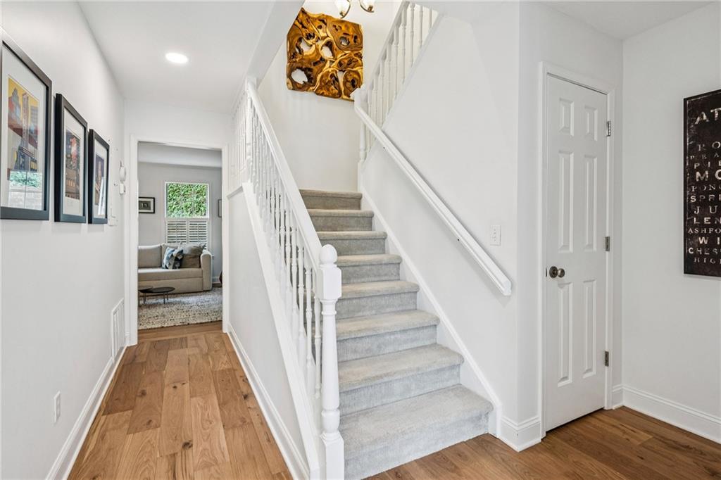 522 Woodbridge Hollow Court NE