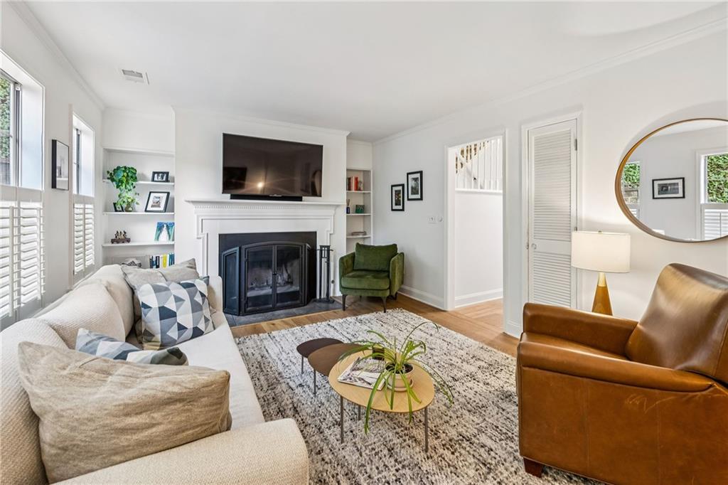 522 Woodbridge Hollow Court NE