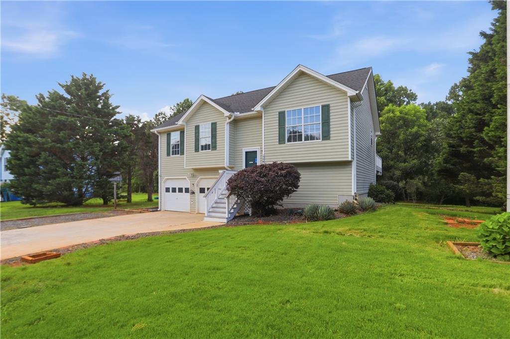 128 Ravenwood Lane