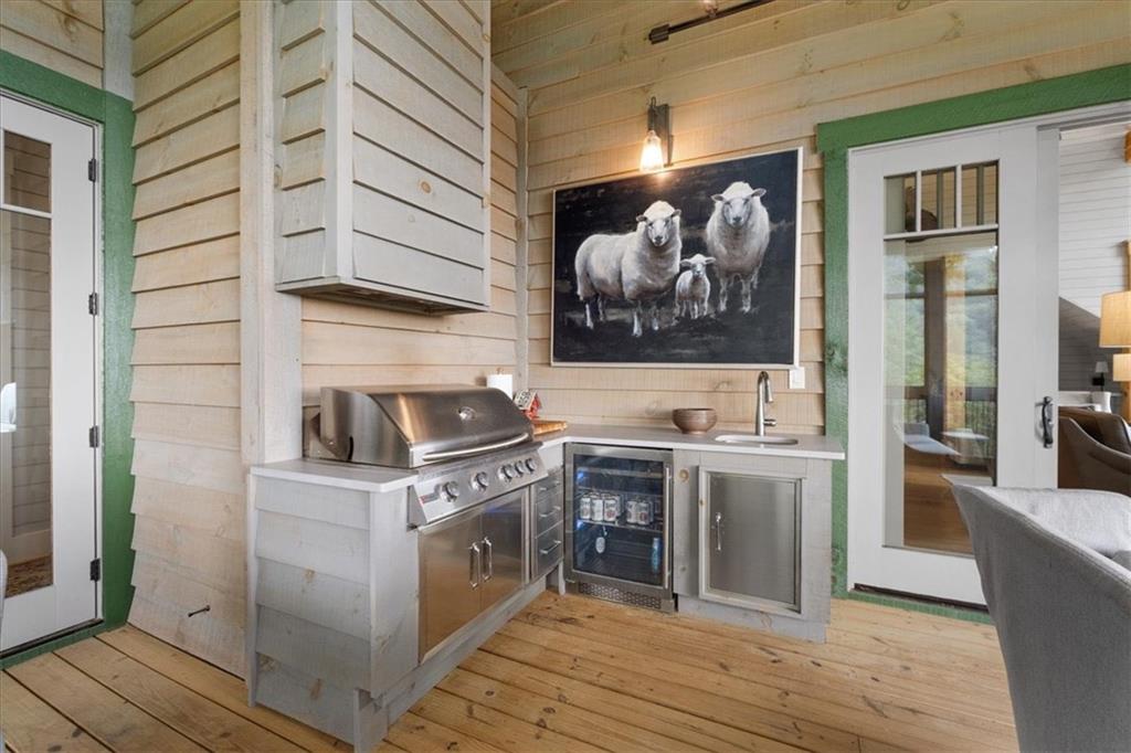 Ellijay, Georgia, 30540, United States, 5 Bedrooms Bedrooms, ,7 BathroomsBathrooms,Residential,Active,2036682
