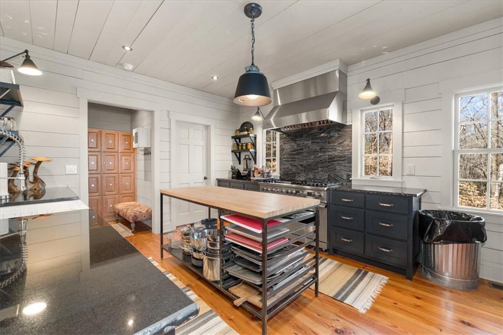 Ellijay, Georgia, 30540, United States, 5 Bedrooms Bedrooms, ,7 BathroomsBathrooms,Residential,Active,2036682