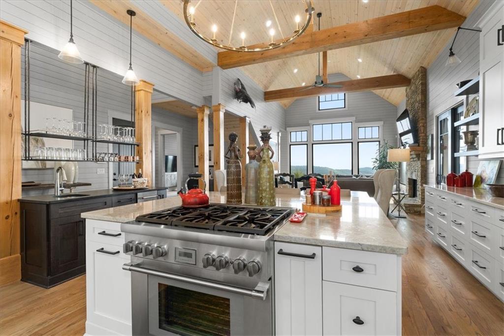 Ellijay, Georgia, 30540, United States, 5 Bedrooms Bedrooms, ,7 BathroomsBathrooms,Residential,Active,2036682