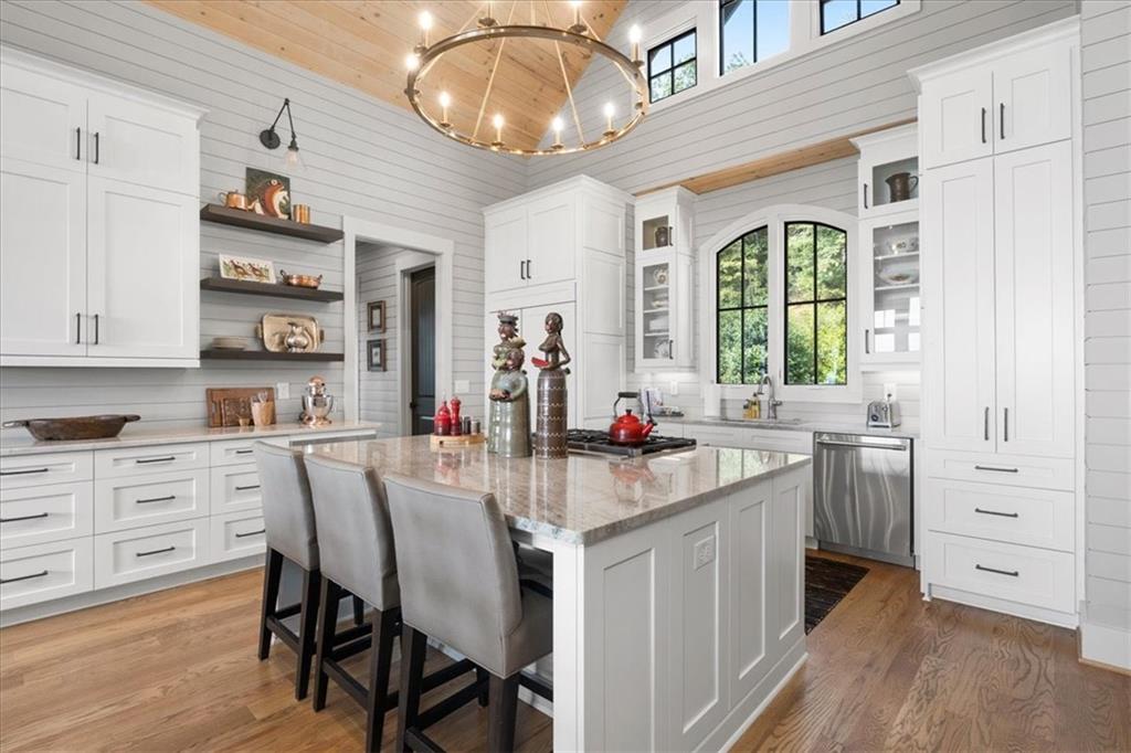 Ellijay, Georgia, 30540, United States, 5 Bedrooms Bedrooms, ,7 BathroomsBathrooms,Residential,Active,2036682
