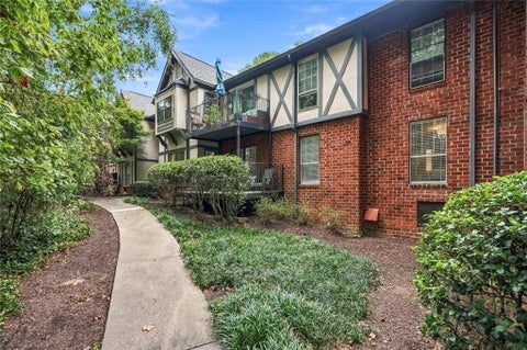 Condo For Sale - 6851 Roswell Road #Q-15<br/> Sandy Springs, GA 30328
