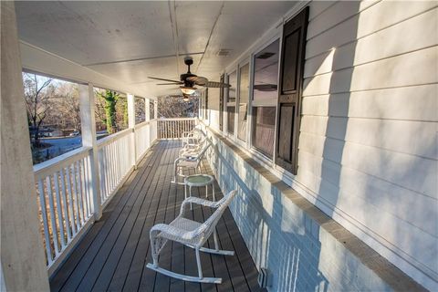 Homes For Sale - 5215 Dixie Lake Road<br/> Union City, GA 30291