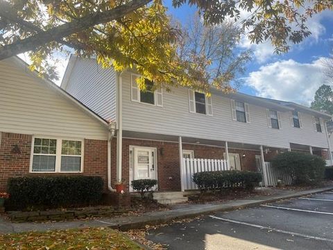 Condo For Sale - 5950 Wintergreen Road<br/> Norcross, GA 30093