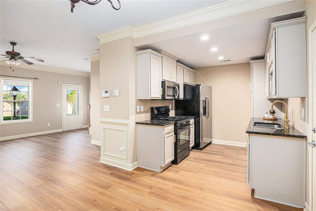 527 Pringle Drive, Suwanee, Georgia image 7
