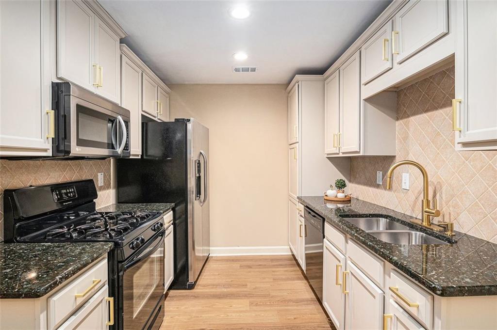 527 Pringle Drive, Suwanee, Georgia image 9