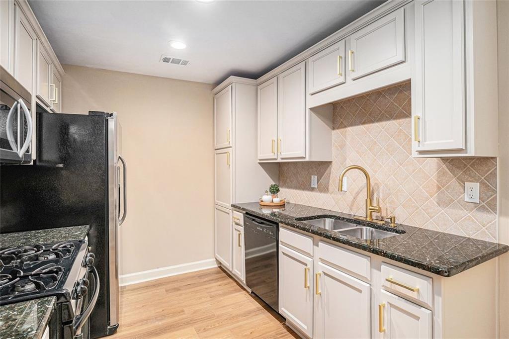 527 Pringle Drive, Suwanee, Georgia image 8