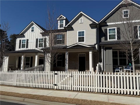 Townhouse For Sale - 4902 Futral Drive<br/> Acworth, GA 30101