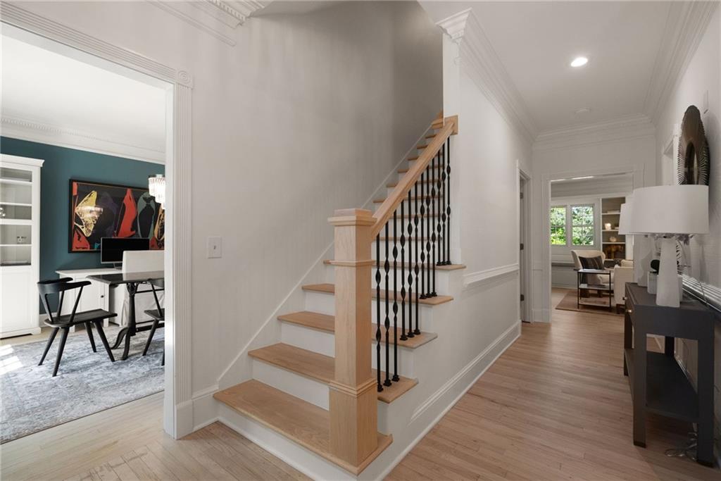 1533 Barrington Court NW