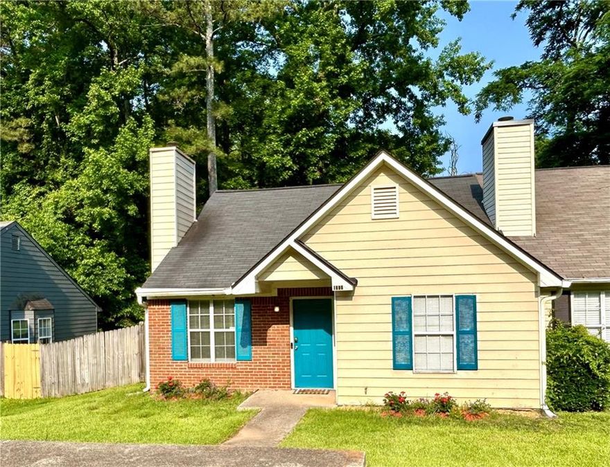 **For Rent: Charming 2BR/2BA End-Unit Townhome in Marietta**

Welcome to 1252 Scripps Ct SW, a delightful 2-bedroom, 2-bathroom end-unit townhome offering 1,108 sq ft of comfortable living space. Built in 1989, this single-story residence features an open floor plan with a split-bedroom layout, ideal for roommates or a home office setup. Each bedroom boasts its own ensuite bathroom for added privacy.
The home has been recently updated with a new roof and fresh interior paint, ensuring a move-in-ready experience. Enjoy cozy evenings by the gas fireplace in the spacious living area. The kitchen is equipped with a breakfast bar, stained cabinets, and essential appliances including a dishwasher and refrigerator. Additional features include walk-in closets, double-pane windows, and disappearing attic stairs for extra storage.
Step outside to a fenced backyard with a patio, perfect for outdoor relaxation and entertaining. An exterior storage unit and a two-car parking pad add to the home's convenience. Located in a neighborhood with no HOA or rental restrictions, this property offers flexibility and freedom.
Situated near Dunleith Elementary School, Marietta Middle School, and Marietta High School, and with easy access to local amenities, this townhome is a fantastic rental opportunity.
Don't miss out on this charming rental in a prime Marietta location!